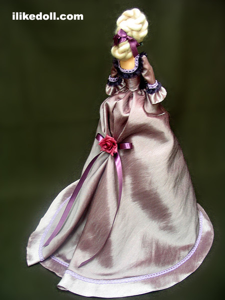 Кукла в атласном сиреневом платье