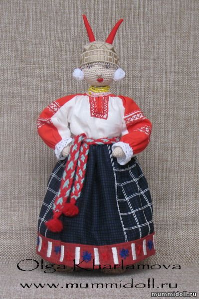 Сувенирная кукла в русском национальном костюме