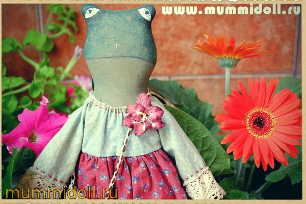 Платье текстильной куклы - лягушки Гертруды