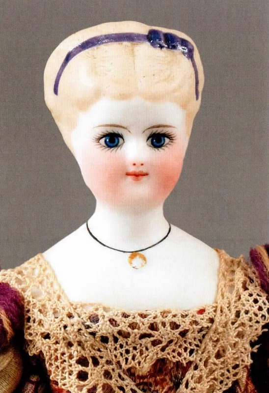 Паросская фарфоровая кукла